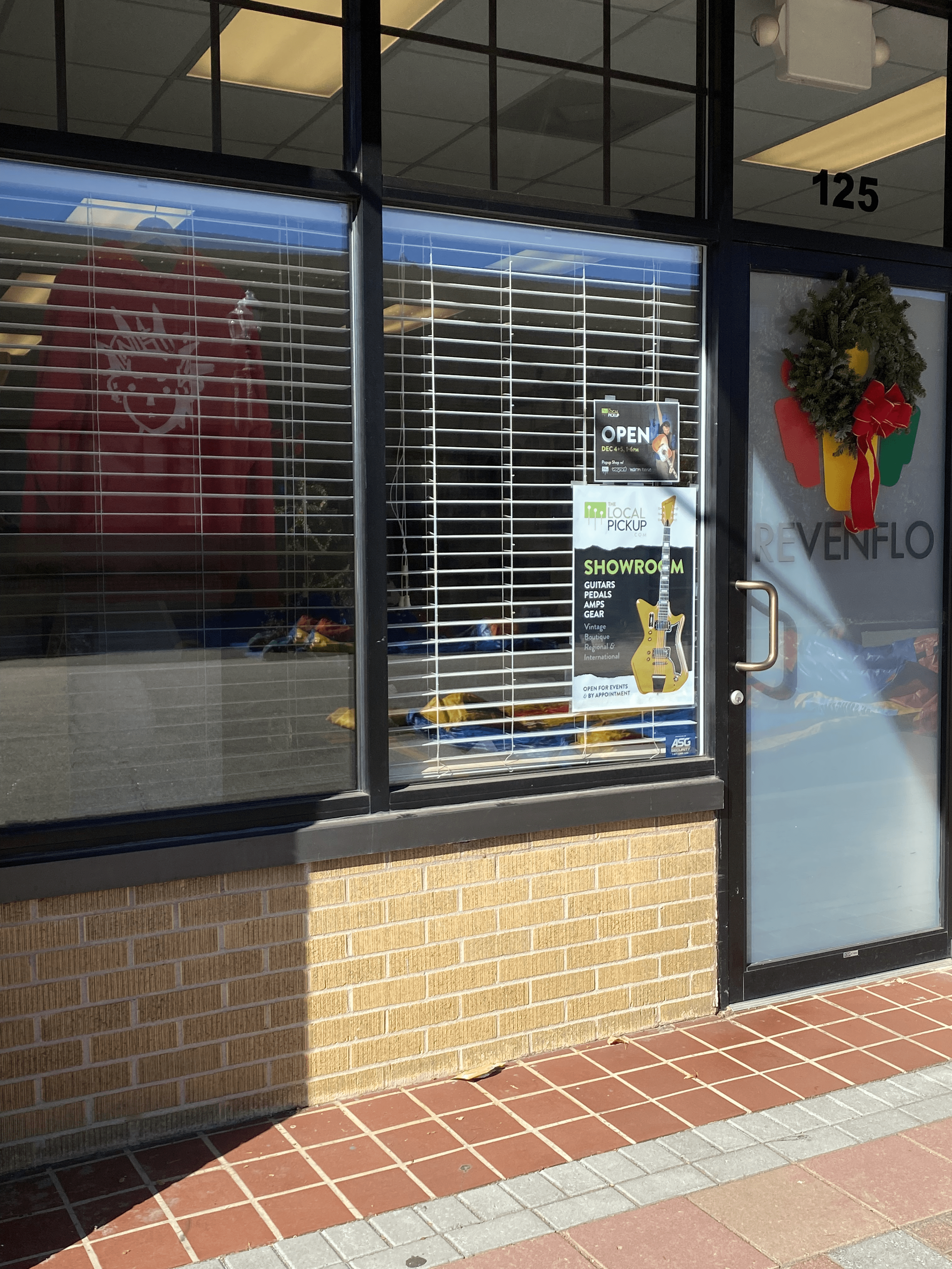 Showroom_outside