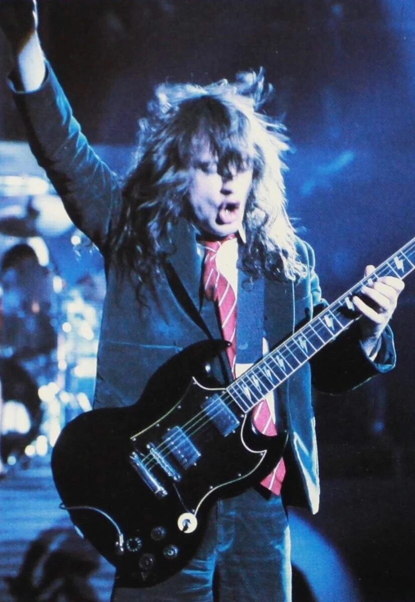 angus-young-gibson-sg